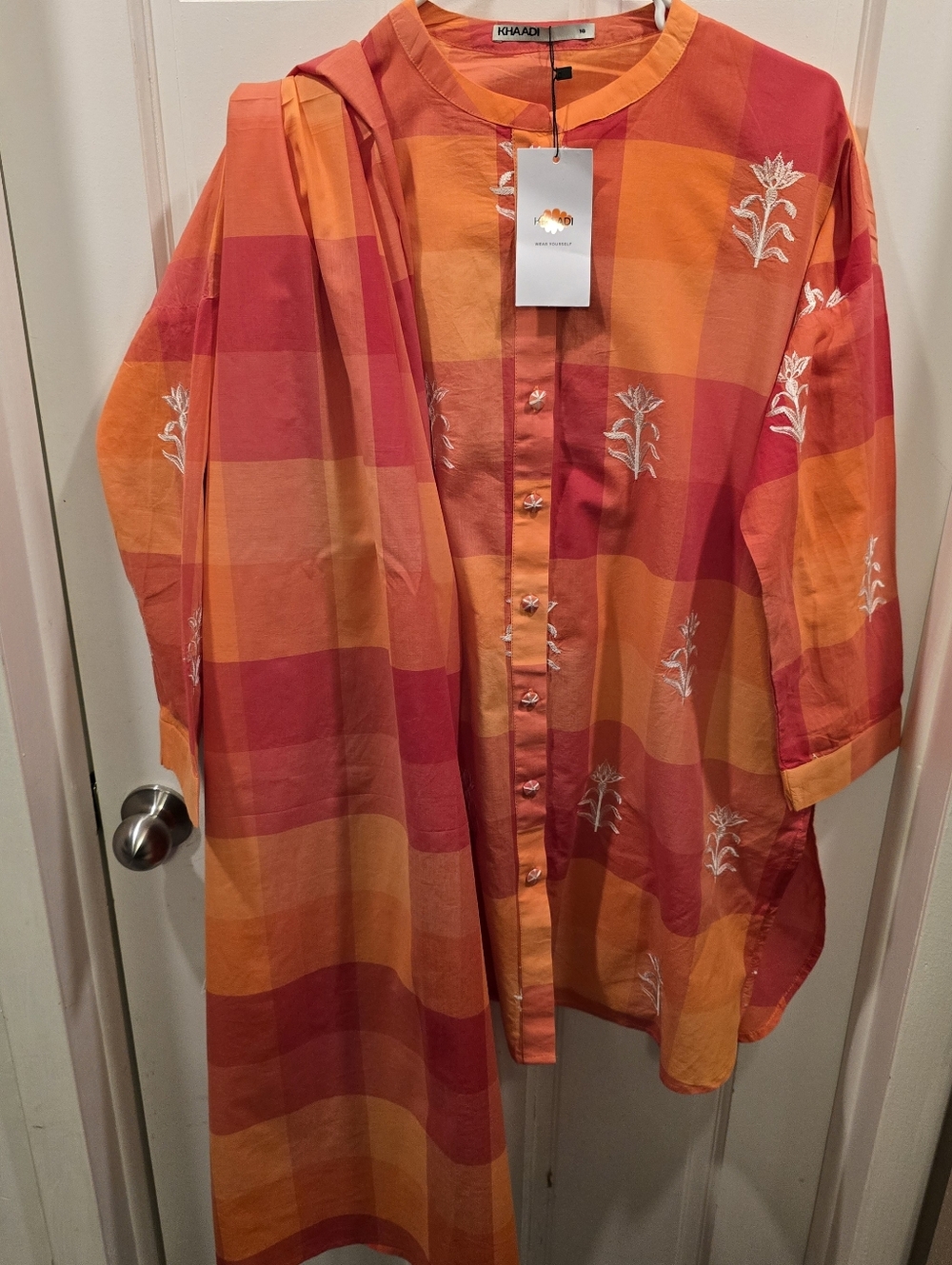 Khaadi Kurta With Matching Dubatta And Trouser Kurta Size 10 Trouser Size 16
